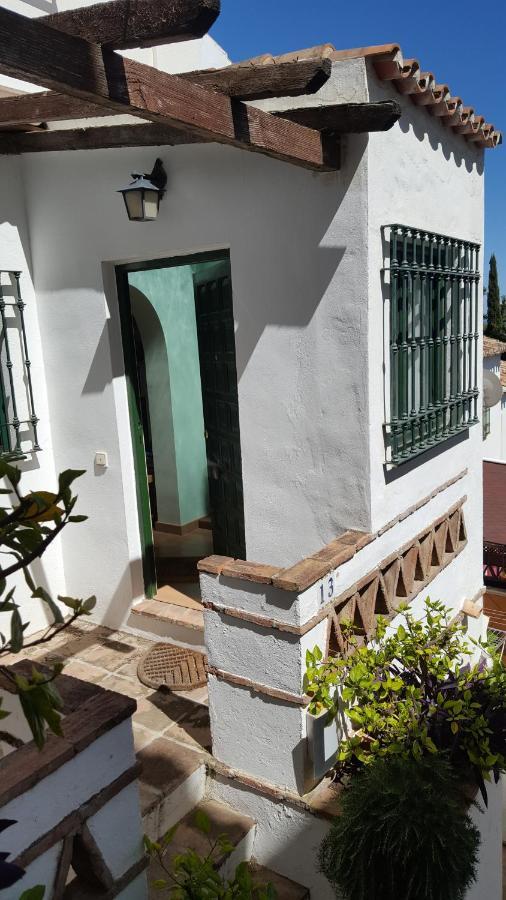 Semi-Detached Adosado Con Encanto -130 M2 - Wifi 600 Mb - Piscina Comunitaria - Patio Privado Torremolinos Luaran gambar