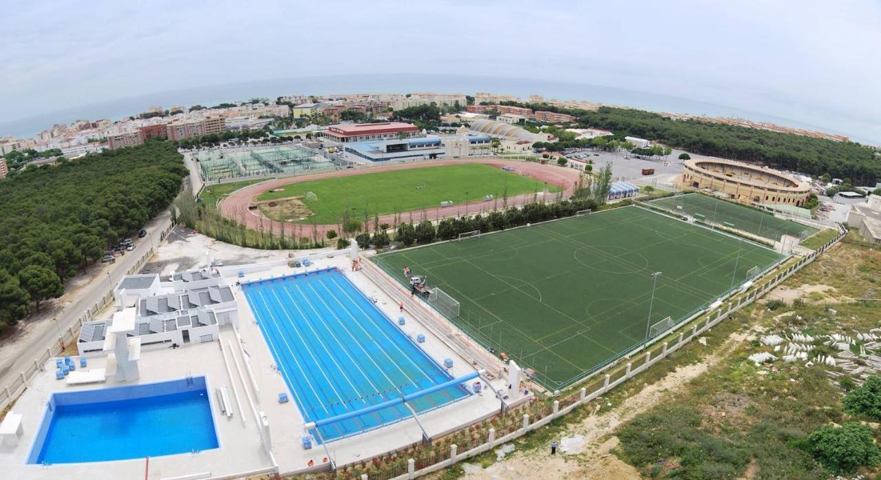 Semi-Detached Adosado Con Encanto -130 M2 - Wifi 600 Mb - Piscina Comunitaria - Patio Privado Torremolinos Luaran gambar